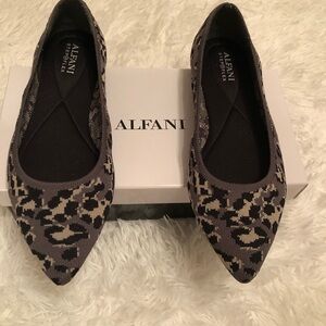 Alfani BN with box black and gray leopard soft knit fiats